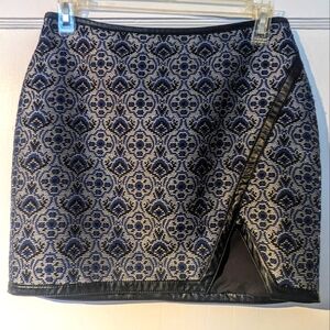 Express Woven Tapestry Faux Leather Envelope Lined Mini Skirt Size 00. Like New!
